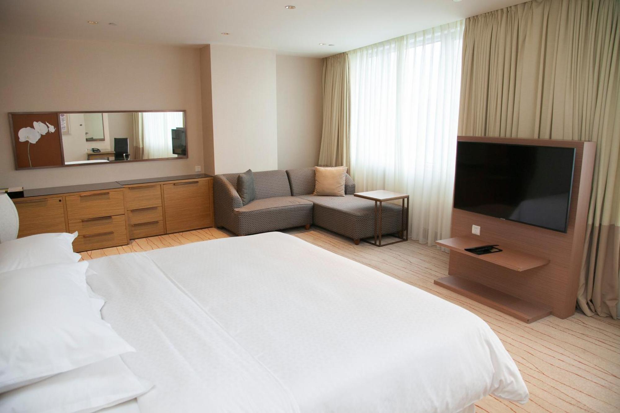 โฟร์ พอยต์ บาย เชอราตัน เซี่ยงไฮ้ ต้าหนิง Hotel ภายนอก รูปภาพ