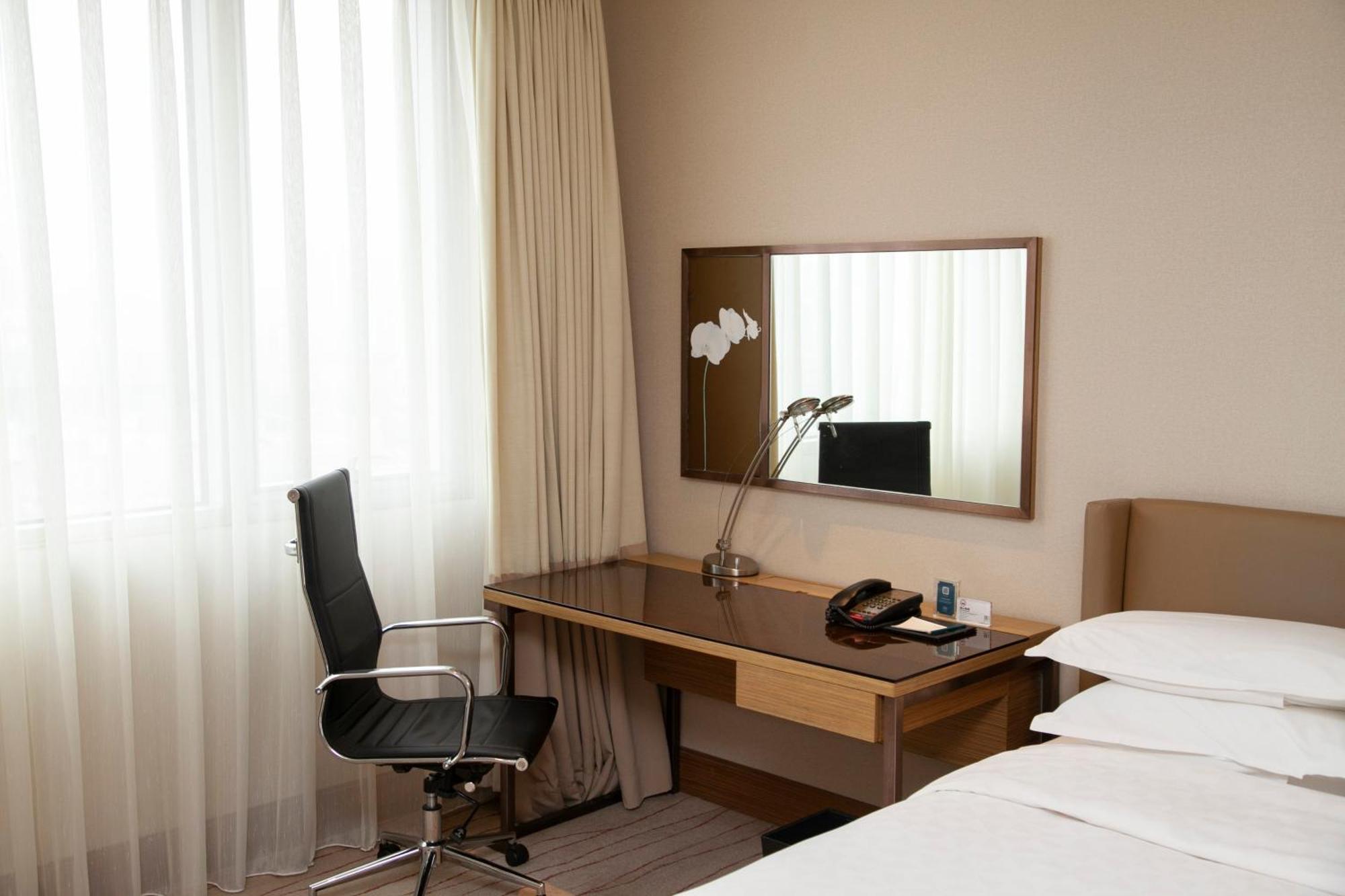 โฟร์ พอยต์ บาย เชอราตัน เซี่ยงไฮ้ ต้าหนิง Hotel ภายนอก รูปภาพ